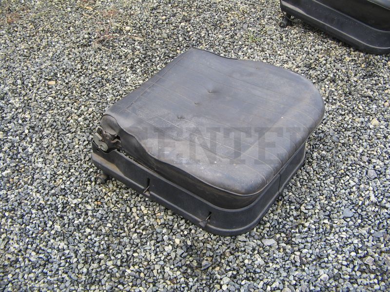881 037 411 A sch -GS Liegesitz Sitzfläche links, Kunstleder schwarz