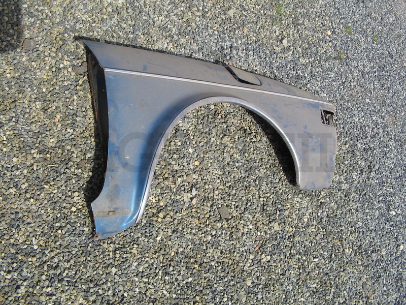 821 032 415 F bla -GS Kotflügel vorn rechts, 412 (blau) Beulen, Rost